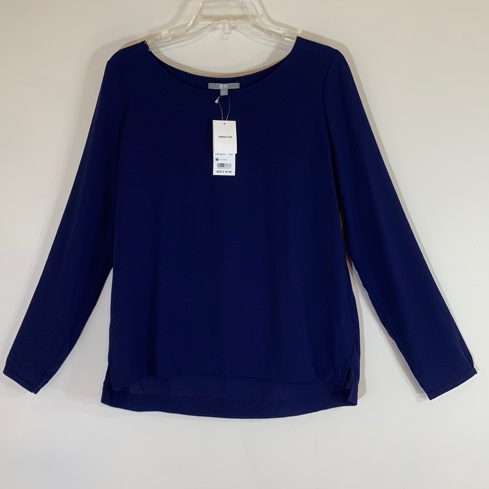 Uniqlo Scoop Neck Button Cuff Pullover Shirt. M. NWT.